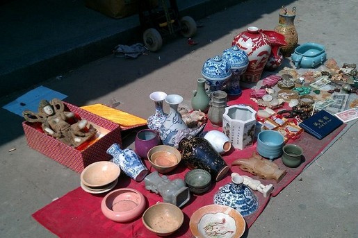 江西南昌超实用自由行景点美食行程攻略之小贩在卖古瓷器