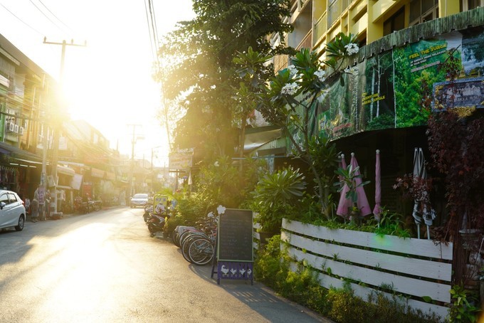 泰国曼谷清迈自由行必玩超实用美食和网红景点攻略之佩塔门附近的纵横小路