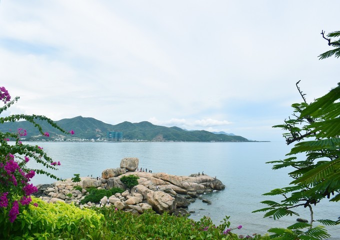 越南芽庄自由行美食景点攻略之钟屿石岬角